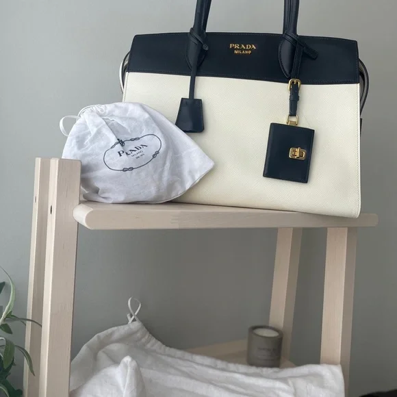 Prada - Picture 4 of 4